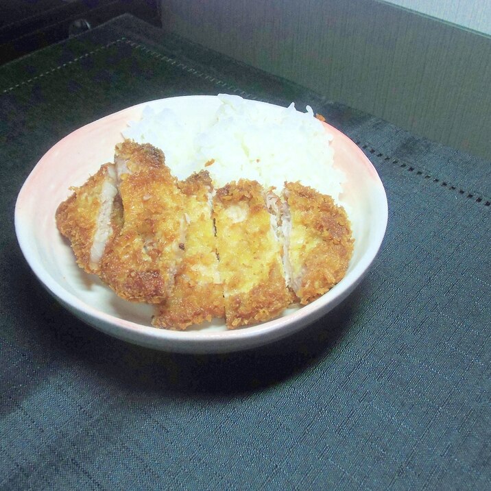 豚ひれ肉のチーズカツレツマヨ丼